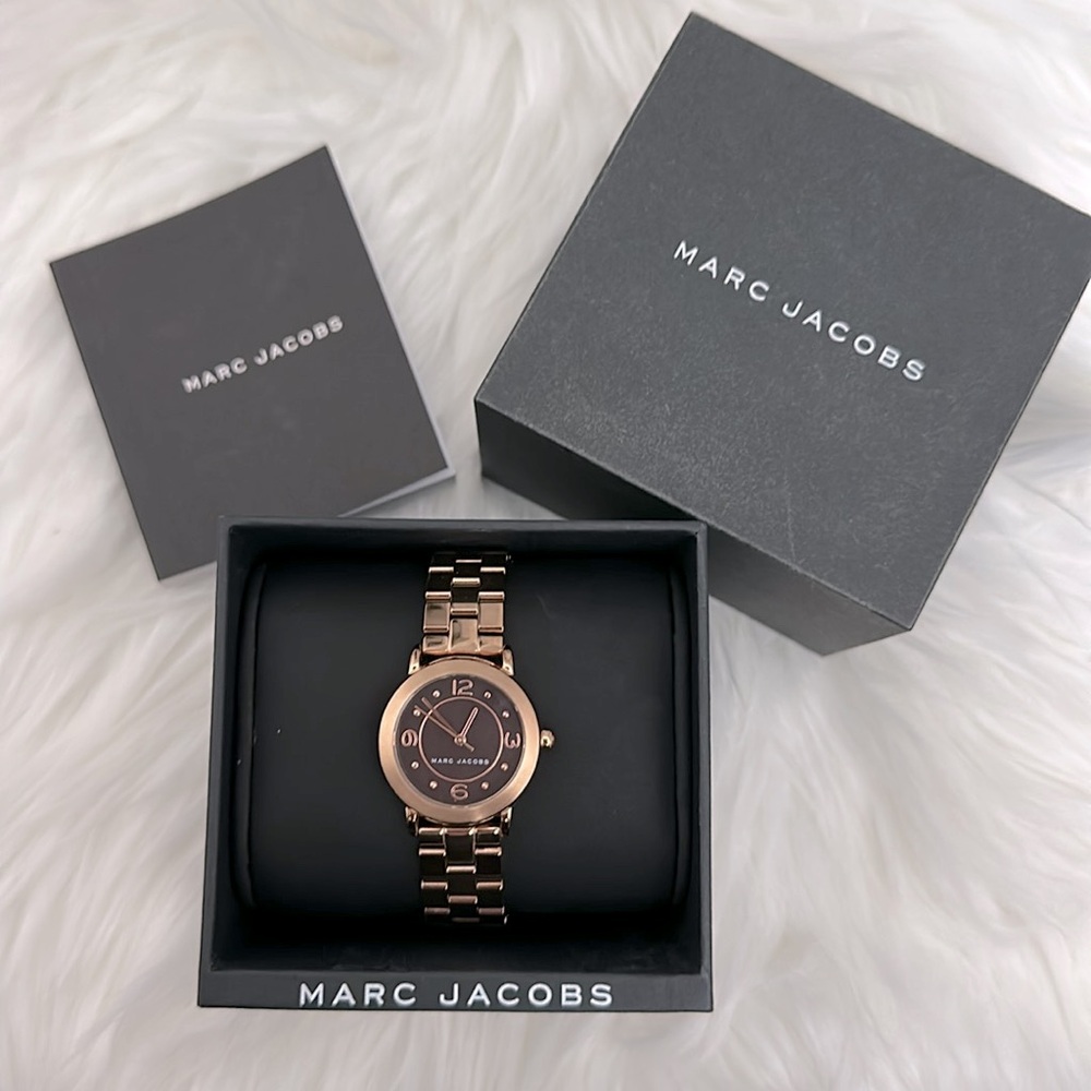 ✨MARC JACOBS ROSE GOLD BETTY BRACELET WATCH✨